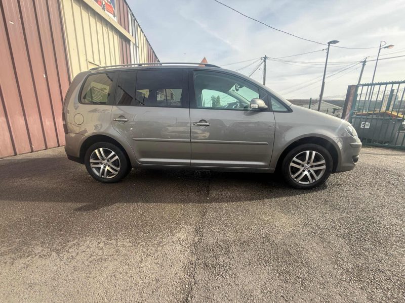 VOLKSWAGEN TOURAN 1ER MAIN PHASE 2 1.9 TDI - 8V TURBO 105CV 2009