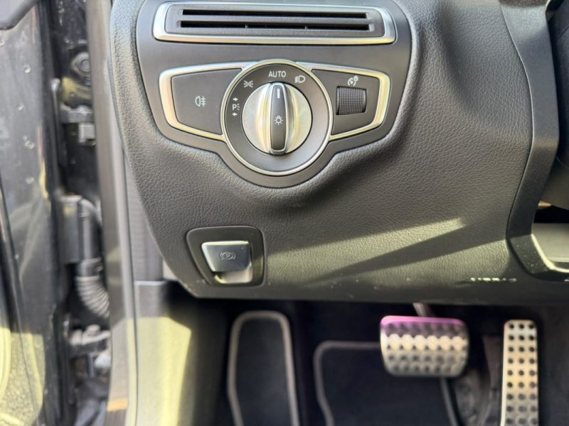 MERCEDES CLASSE C Coupé 220D AMG / TOIT OUVRANT / SIEGE ELECTRIQUES / CARPLAY