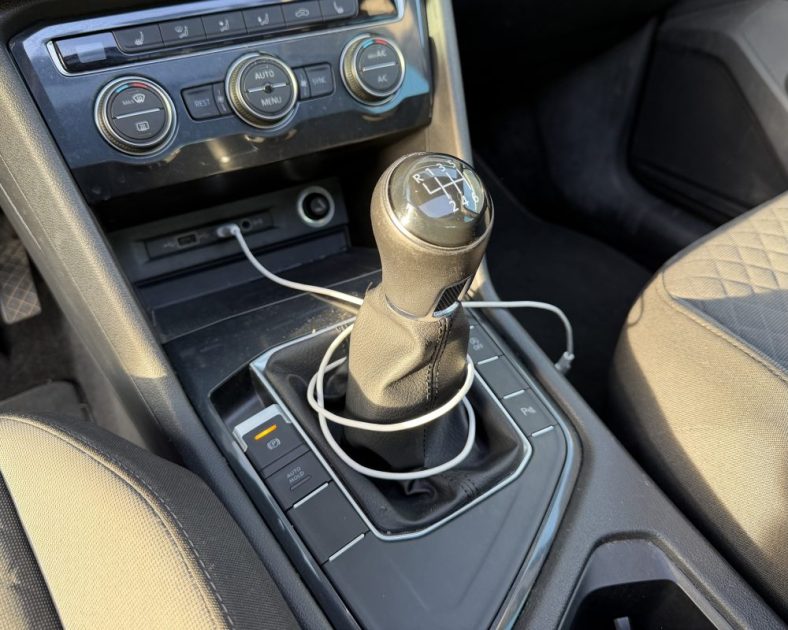 VOLKSWAGEN Tiguan 2.0 TDI -  CONFORT LINE - Toit ouvrant - Attelage - ENTRETIEN COMPLET 