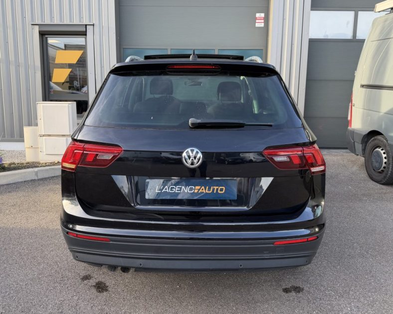 VOLKSWAGEN Tiguan 2.0 TDI -  CONFORT LINE - Toit ouvrant - Attelage - ENTRETIEN COMPLET 