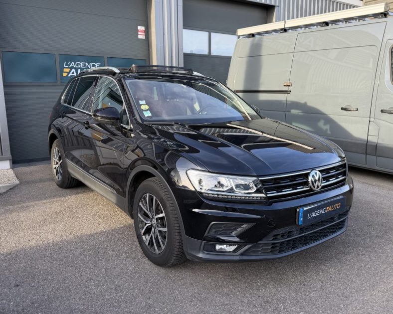 VOLKSWAGEN Tiguan 2.0 TDI -  CONFORT LINE - Toit ouvrant - Attelage - ENTRETIEN COMPLET 