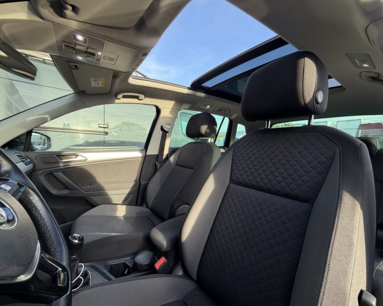 VOLKSWAGEN Tiguan 2.0 TDI -  CONFORT LINE - Toit ouvrant - Attelage - ENTRETIEN COMPLET 