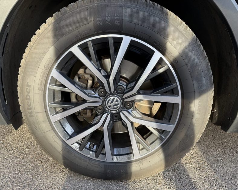 VOLKSWAGEN Tiguan 2.0 TDI -  CONFORT LINE - Toit ouvrant - Attelage - ENTRETIEN COMPLET 