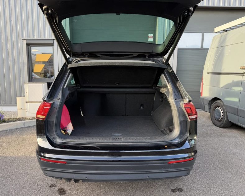 VOLKSWAGEN Tiguan 2.0 TDI -  CONFORT LINE - Toit ouvrant - Attelage - ENTRETIEN COMPLET 