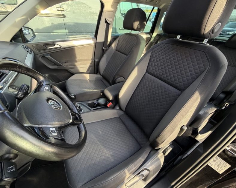VOLKSWAGEN Tiguan 2.0 TDI -  CONFORT LINE - Toit ouvrant - Attelage - ENTRETIEN COMPLET 