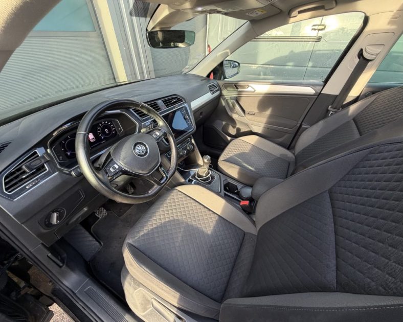 VOLKSWAGEN Tiguan 2.0 TDI -  CONFORT LINE - Toit ouvrant - Attelage - ENTRETIEN COMPLET 