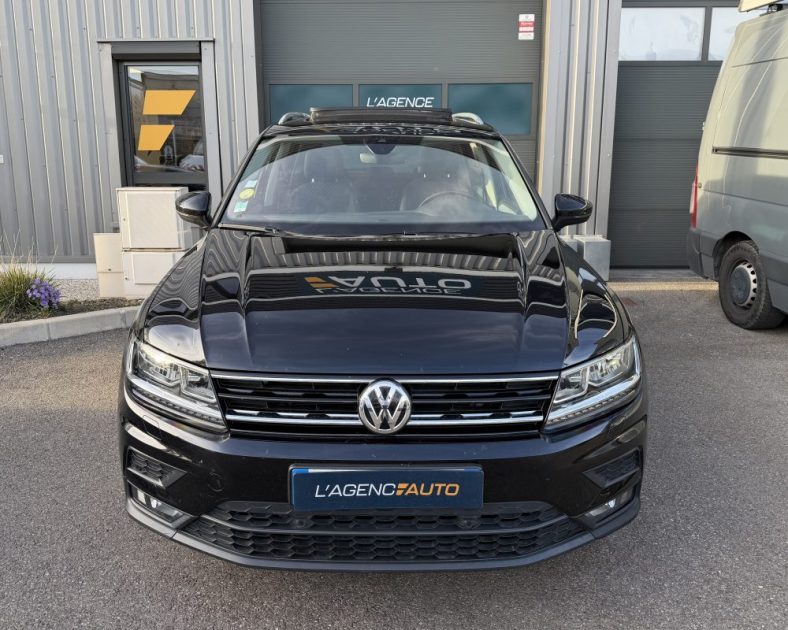 VOLKSWAGEN Tiguan 2.0 TDI -  CONFORT LINE - Toit ouvrant - Attelage - ENTRETIEN COMPLET 