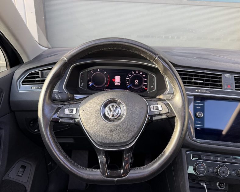 VOLKSWAGEN Tiguan 2.0 TDI -  CONFORT LINE - Toit ouvrant - Attelage - ENTRETIEN COMPLET 