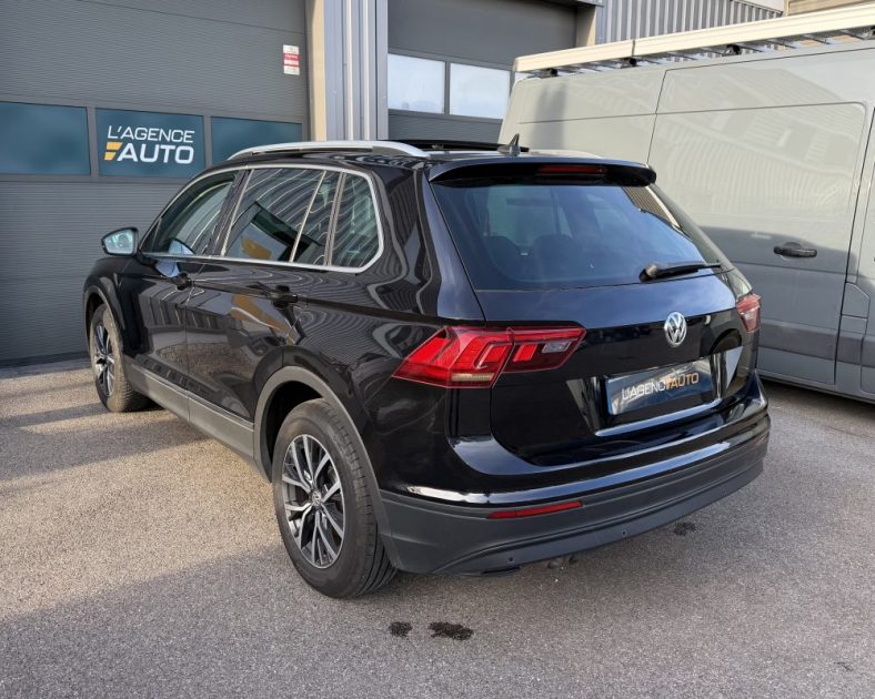 VOLKSWAGEN Tiguan 2.0 TDI -  CONFORT LINE - Toit ouvrant - Attelage - ENTRETIEN COMPLET 