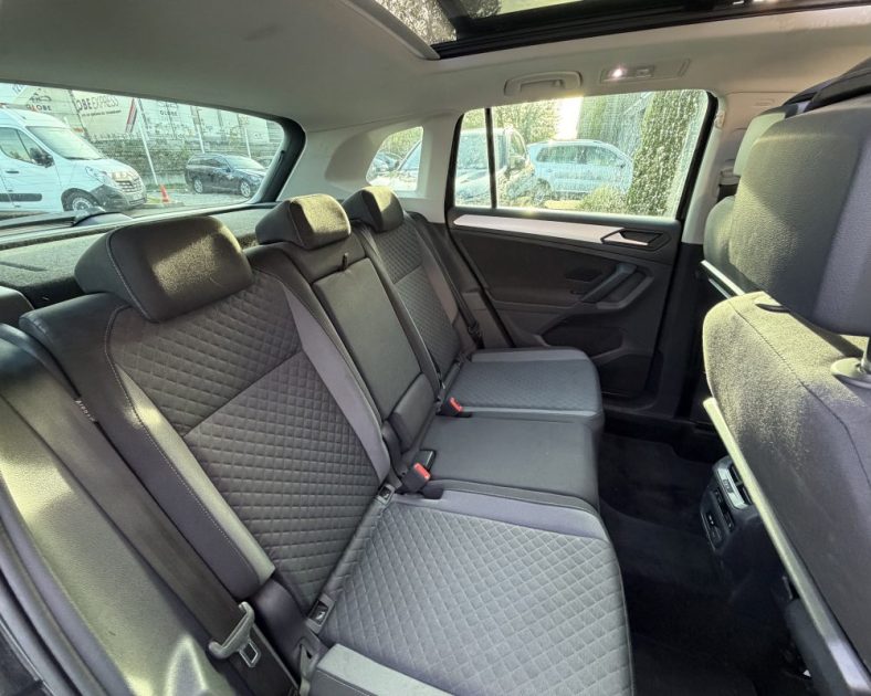 VOLKSWAGEN Tiguan 2.0 TDI -  CONFORT LINE - Toit ouvrant - Attelage - ENTRETIEN COMPLET 