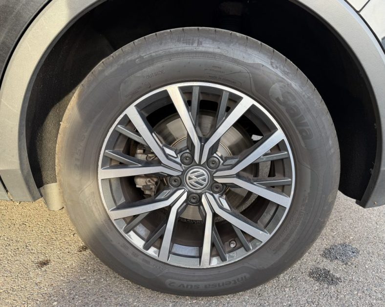 VOLKSWAGEN Tiguan 2.0 TDI -  CONFORT LINE - Toit ouvrant - Attelage - ENTRETIEN COMPLET 