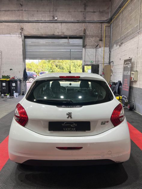 PEUGEOT 208  1.6 HDI 92ch , Entretien complet chez Peugeot , 2eme main