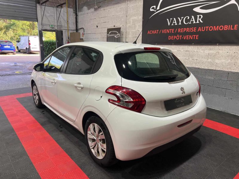 PEUGEOT 208  1.6 HDI 92ch , Entretien complet chez Peugeot , 2eme main