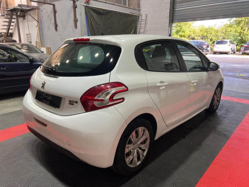 PEUGEOT 208  1.6 HDI 92ch , Entretien complet chez Peugeot , 2eme main