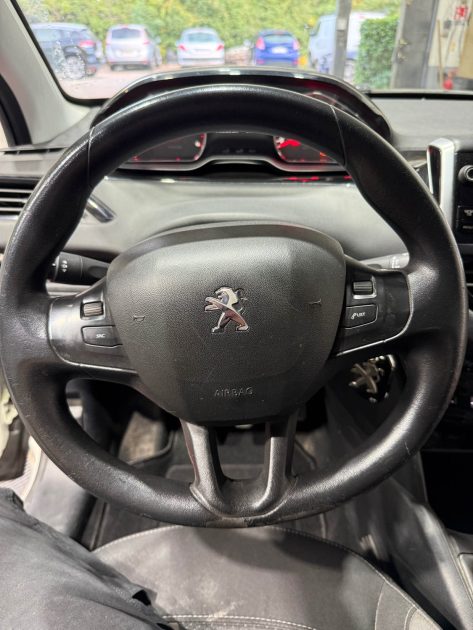 PEUGEOT 208  1.6 HDI 92ch , Entretien complet chez Peugeot , 2eme main