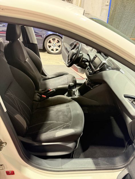 PEUGEOT 208  1.6 HDI 92ch , Entretien complet chez Peugeot , 2eme main