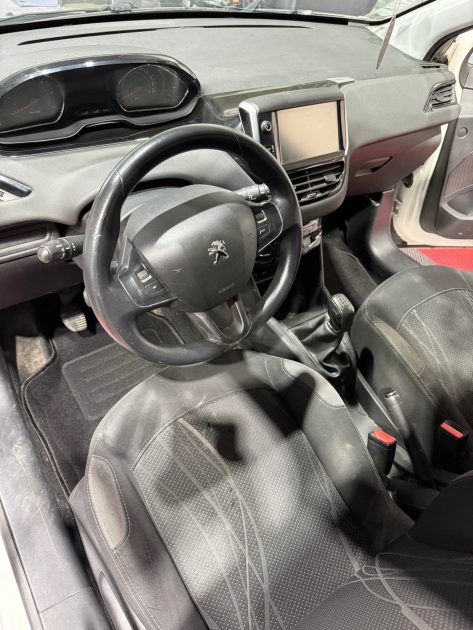 PEUGEOT 208  1.6 HDI 92ch , Entretien complet chez Peugeot , 2eme main