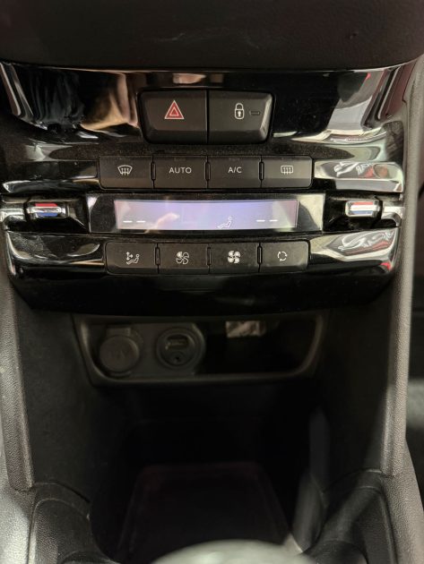 PEUGEOT 208  1.6 HDI 92ch , Entretien complet chez Peugeot , 2eme main