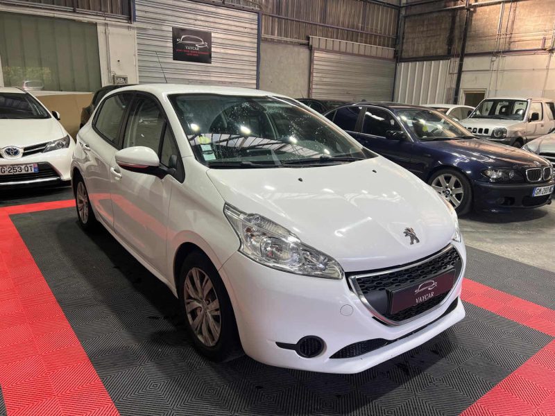 PEUGEOT 208  1.6 HDI 92ch , Entretien complet chez Peugeot , 2eme main