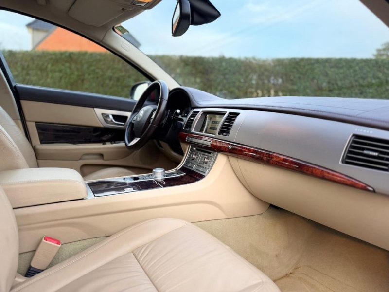 magnifique jaguar XF 3.0d luxury premium 