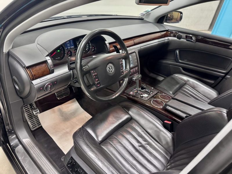 VOLKSWAGEN Phaeton (2) 4.2 V8 335ch 4-Motion Limousine BVA 4 Places
