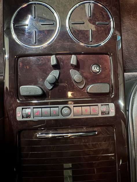 VOLKSWAGEN Phaeton (2) 4.2 V8 335ch 4-Motion Limousine BVA 4 Places