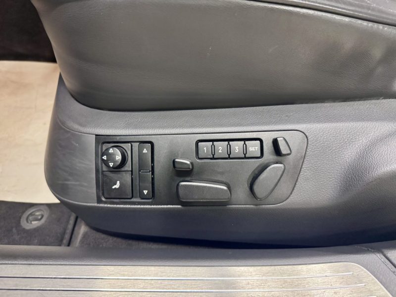 VOLKSWAGEN Phaeton (2) 4.2 V8 335ch 4-Motion Limousine BVA 4 Places