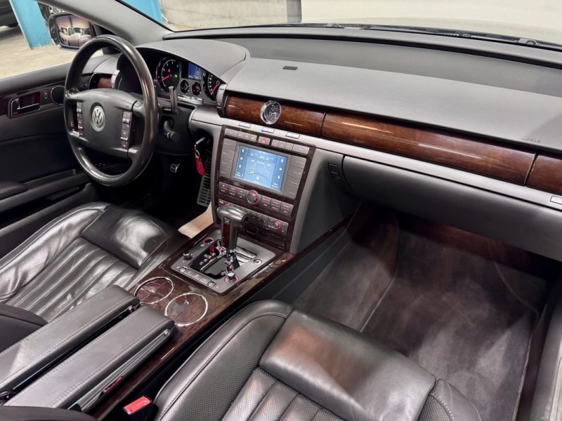 VOLKSWAGEN Phaeton (2) 4.2 V8 335ch 4-Motion Limousine BVA 4 Places