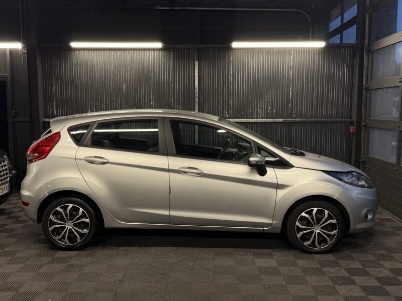 FORD FIESTA 5 V 1.4 TDCI 70 Cv 5 PORTES / CLIMATISATION BLUETOOTHT - GARANTIE 12 MOIS NATIONALE