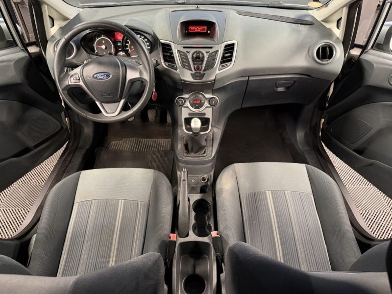 FORD FIESTA 5 V 1.4 TDCI 70 Cv 5 PORTES / CLIMATISATION BLUETOOTHT - GARANTIE 12 MOIS NATIONALE