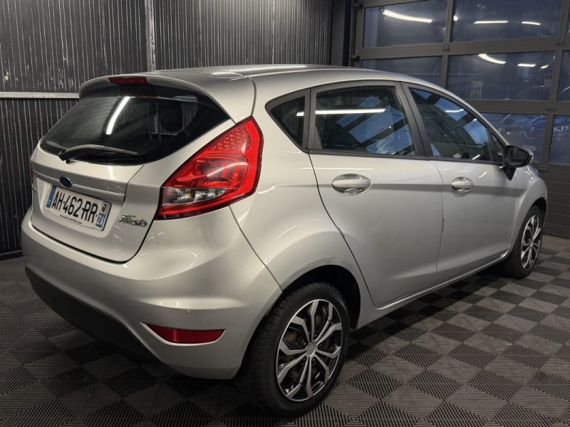 FORD FIESTA 5 V 1.4 TDCI 70 Cv 5 PORTES / CLIMATISATION BLUETOOTHT - GARANTIE 12 MOIS NATIONALE