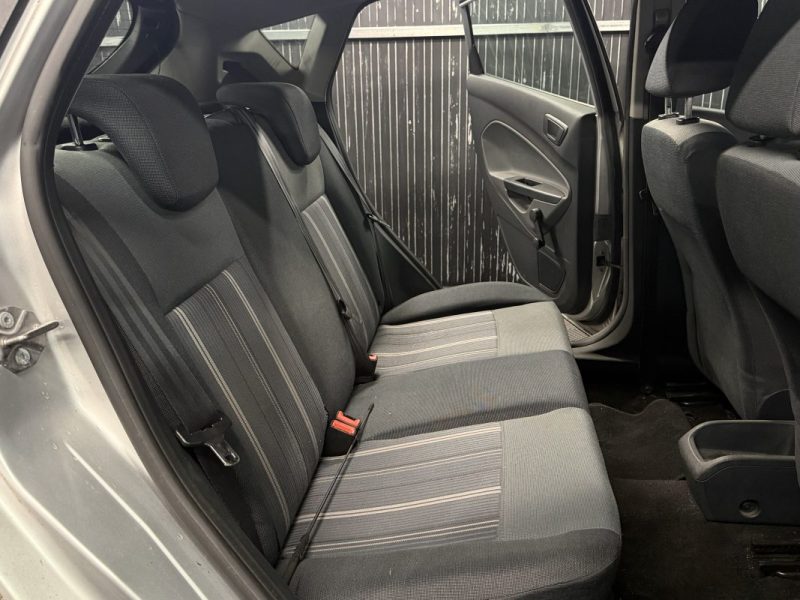 FORD FIESTA 5 V 1.4 TDCI 70 Cv 5 PORTES / CLIMATISATION BLUETOOTHT - GARANTIE 12 MOIS NATIONALE