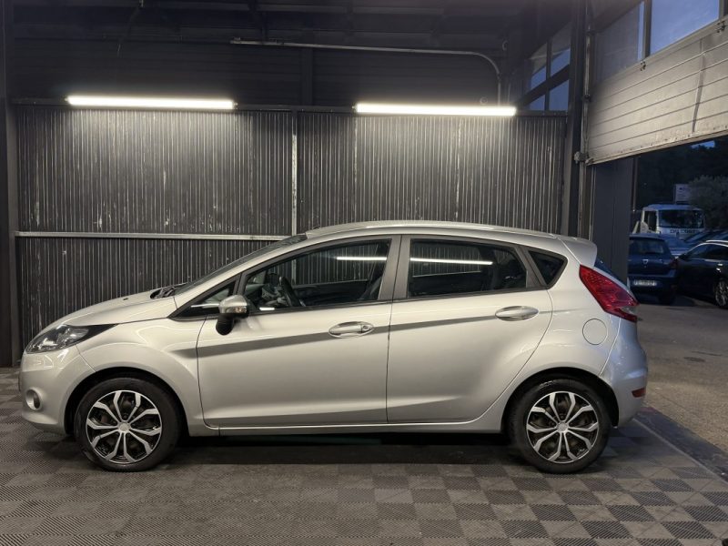 FORD FIESTA 5 V 1.4 TDCI 70 Cv 5 PORTES / CLIMATISATION BLUETOOTHT - GARANTIE 12 MOIS NATIONALE