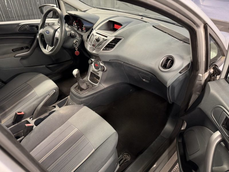 FORD FIESTA 5 V 1.4 TDCI 70 Cv 5 PORTES / CLIMATISATION BLUETOOTHT - GARANTIE 12 MOIS NATIONALE