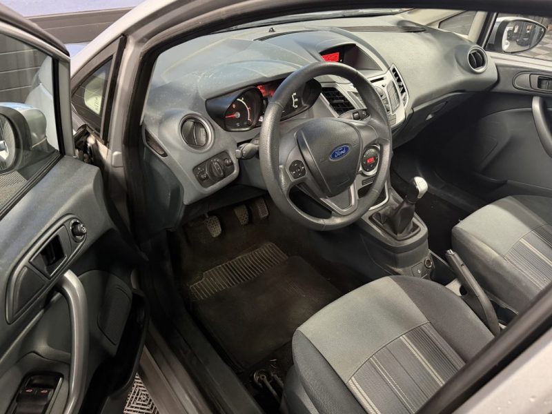 FORD FIESTA 5 V 1.4 TDCI 70 Cv 5 PORTES / CLIMATISATION BLUETOOTHT - GARANTIE 12 MOIS NATIONALE