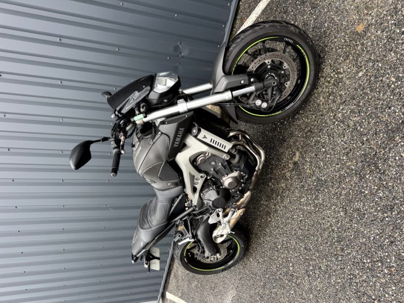 YAMAHA MT-09  2025