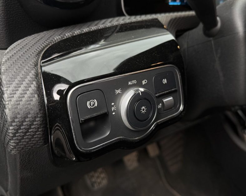 MERCEDES CLASSE A 160 - Entretien complet - Cuir intérieur - Garantie 6 mois - 2019