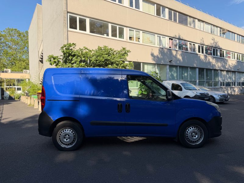 FIAT DOBLO 1.4 T-Jet 16v 120 ch GNV Dynamic, bleu, 5 cv, 5 portes garantie 3 mois