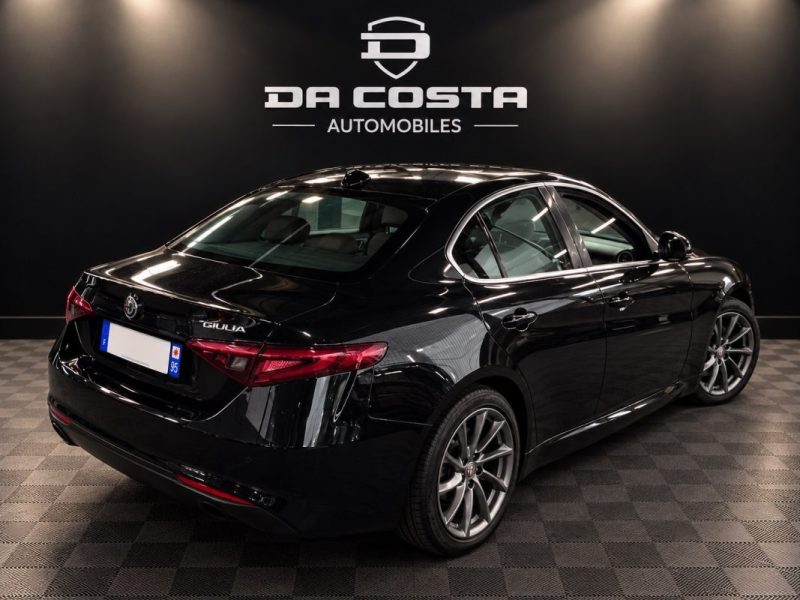 ALFA ROMEO GIULIA 2.0T 200 Cv - TOIT OUVRANT / GPS - GARANTIE 12 MOIS NATIONALE 