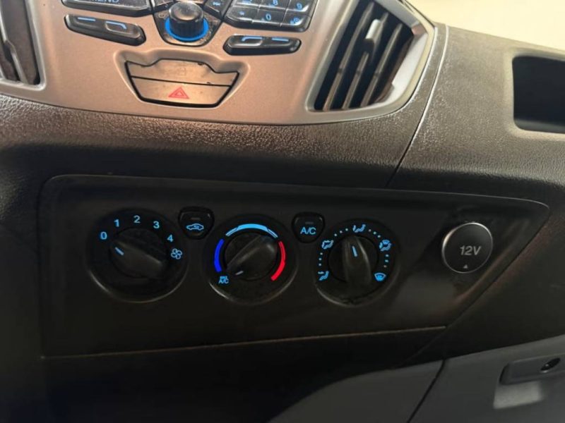 Ford Transit Custom 290 L1H1 2.2 TDCi 125 ch – GARANTIE 12 MOIS / ATTELAGE 