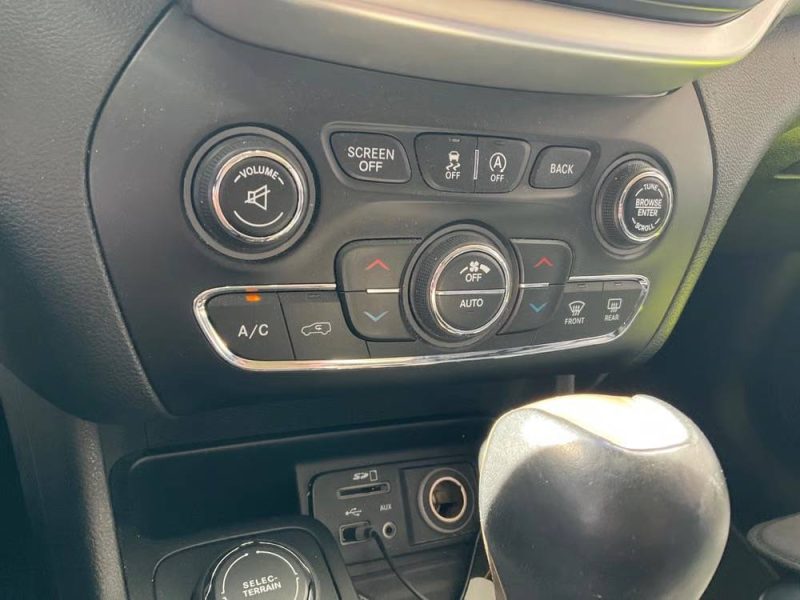 JEEP CHEROKEE 2.2d  200 Cv - CARPLAY & ANDROID AUTO / CAMERA / ATTELAGE - GARANTIE 12 MOIS NATIONALE