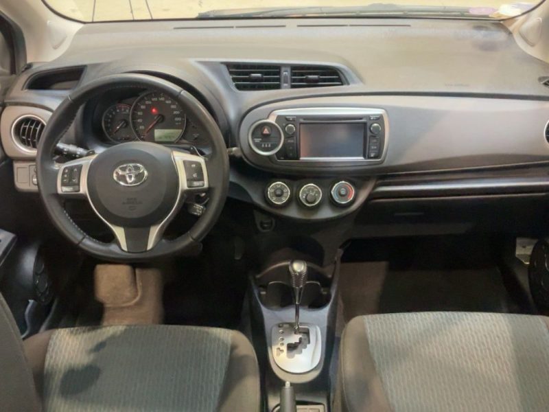 TOYOTA YARIS 1.3 VVTI 100 Cv BVA - TOIT PANORAMIQUE / CAMERA - GARANTIE 12 MOIS NATIONALE 