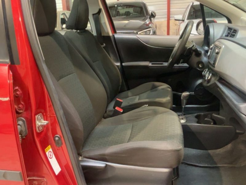TOYOTA YARIS 1.3 VVTI 100 Cv BVA - TOIT PANORAMIQUE / CAMERA - GARANTIE 12 MOIS NATIONALE 