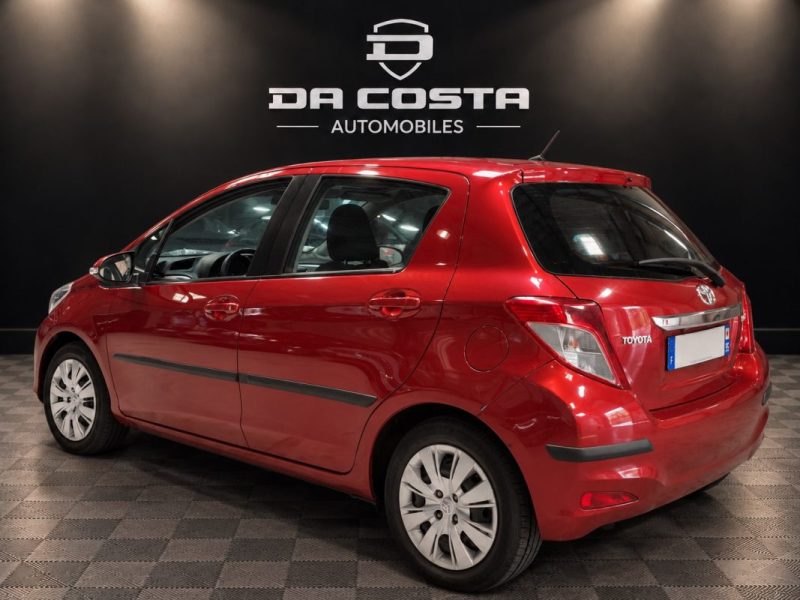 TOYOTA YARIS 1.3 VVTI 100 Cv BVA - TOIT PANORAMIQUE / CAMERA - GARANTIE 12 MOIS NATIONALE 