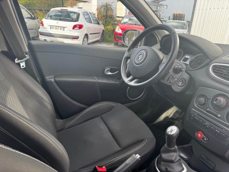 RENAULT CLIO 1.2 16 V 101CH 2010