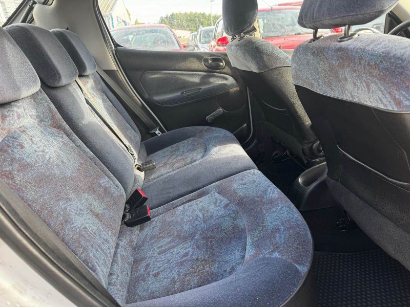 PEUGEOT 206 1.4 PREMIUM 2000