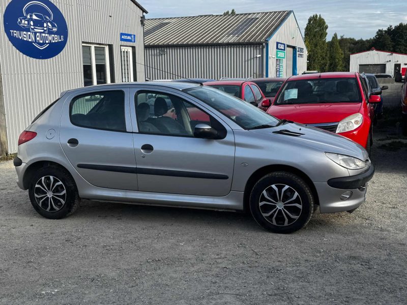 PEUGEOT 206 1.4 PREMIUM 2000