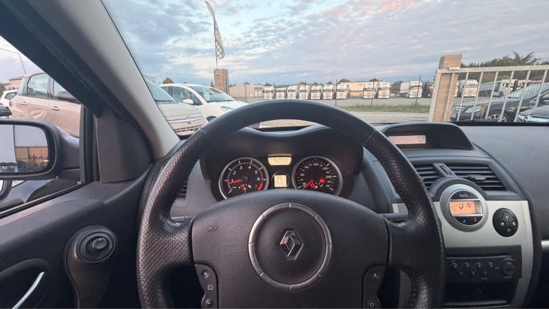 RENAULT MEGANE PHASE 2 1.6 ESSENCE 112CV 2008