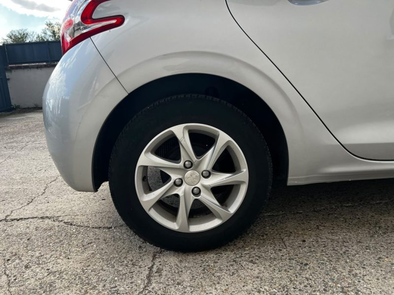 PEUGEOT 208 1.2 VTI 82 ACTIVE 2014