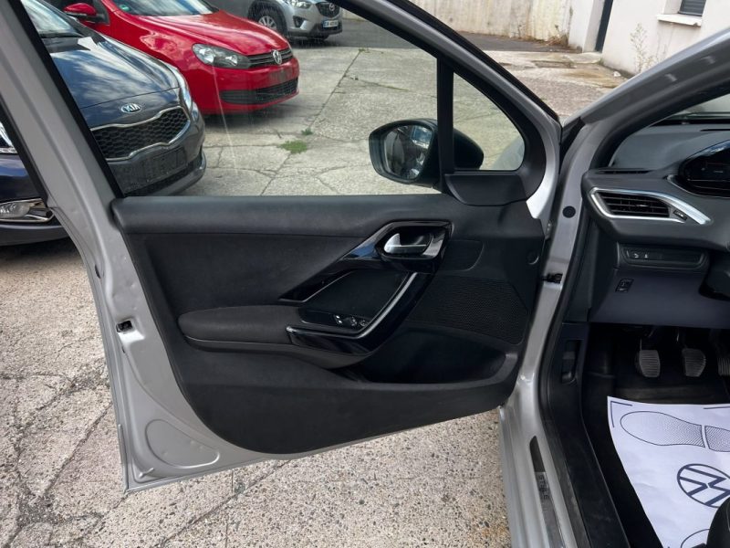 PEUGEOT 208 1.2 VTI 82 ACTIVE 2014